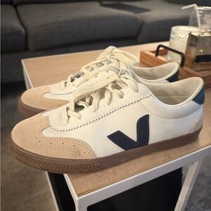 Veja Men's Cream and Navy Sneakers